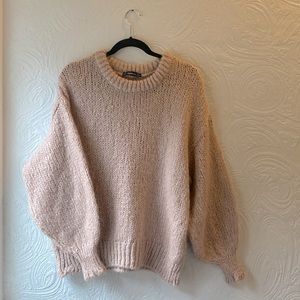 Women’s Zara sweater, full sleeves, size S. Excellent condition; little wear.